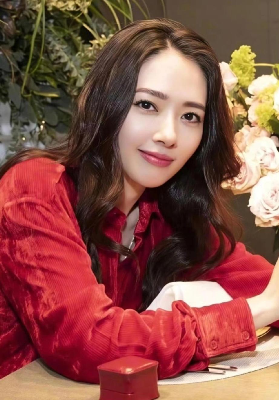 向太回应郭碧婷养娘家，豪门家务事引热议！

近日，“向太说郭碧婷养娘家”这一话题