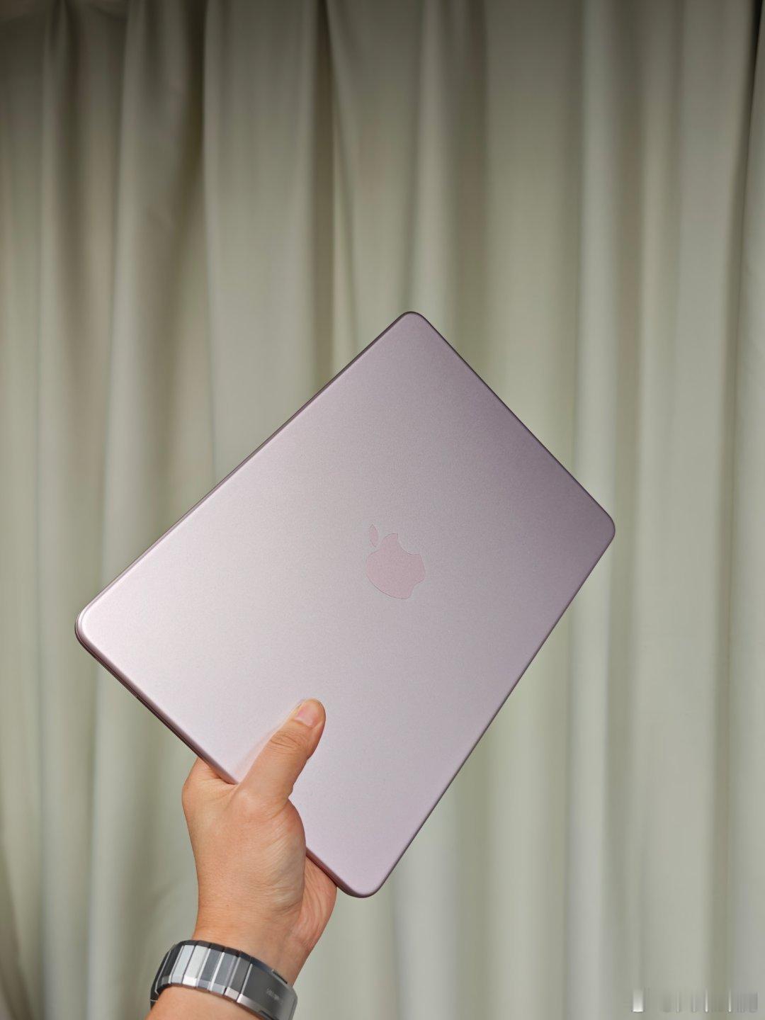讲真，按照3599左右入手的价格，Macbook Neo这做工，这触控板，这屏幕