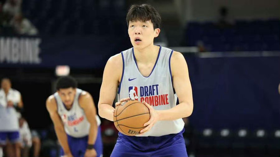 杨瀚森在老鹰面试了两轮 据报道 ，杨瀚森试训老鹰时间持续了近8小时，接着进行了两