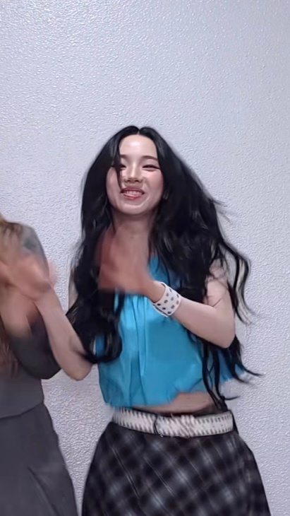 长这样的表情管理这样的fans在嘲张元英 好魔幻 有空多关注关注自己姐姐吧别没事