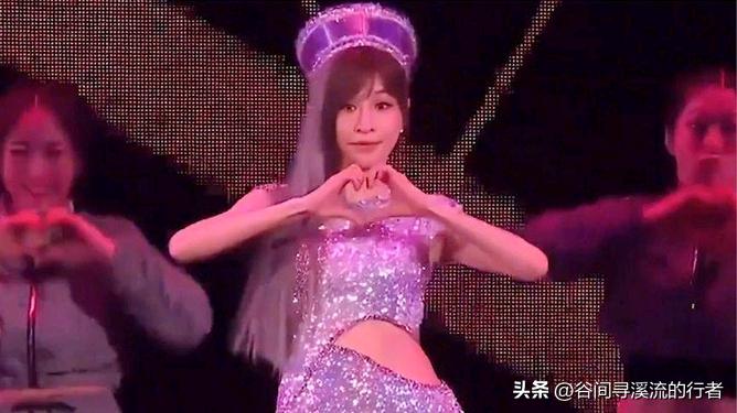 朋友小两口开着新电车去看王心凌演唱会，给我秀了一波“特种兵式”省钱大法！

晚上