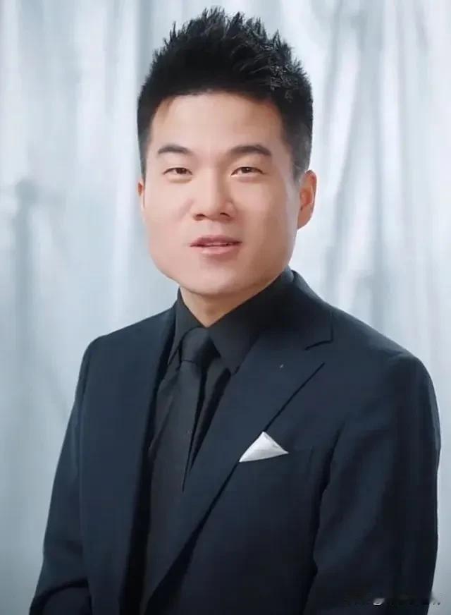 期待与辉同行
期待比拥有更幸福！—董宇辉语录

真正幸福的其实并不是拥有，而是期