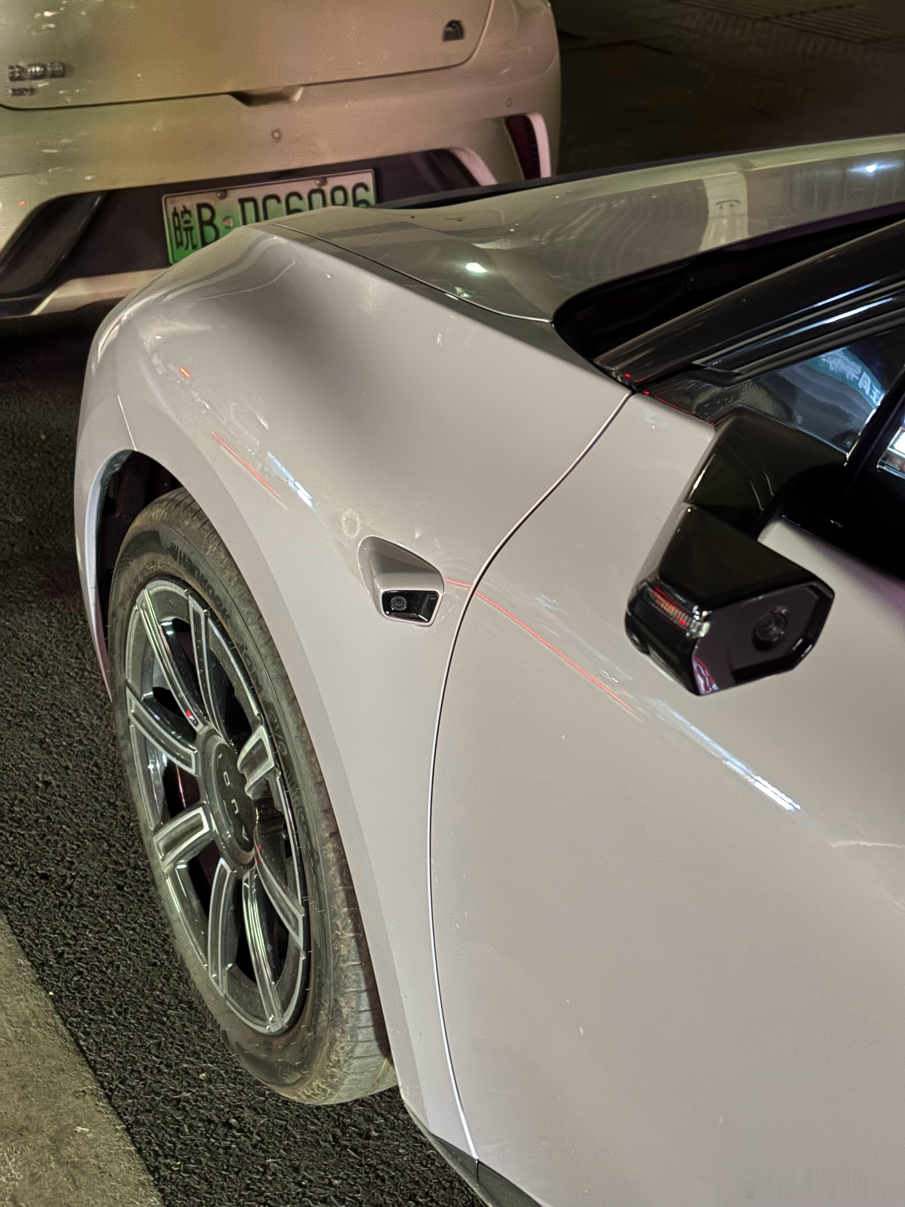 路遇一辆电动大奥迪CMS居然是不能折叠的 