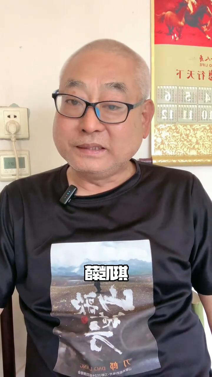 全场大腕唱四首歌，他凭啥让中年男人破防？
昨天的邹城体育中心人山人海，李克勤、林