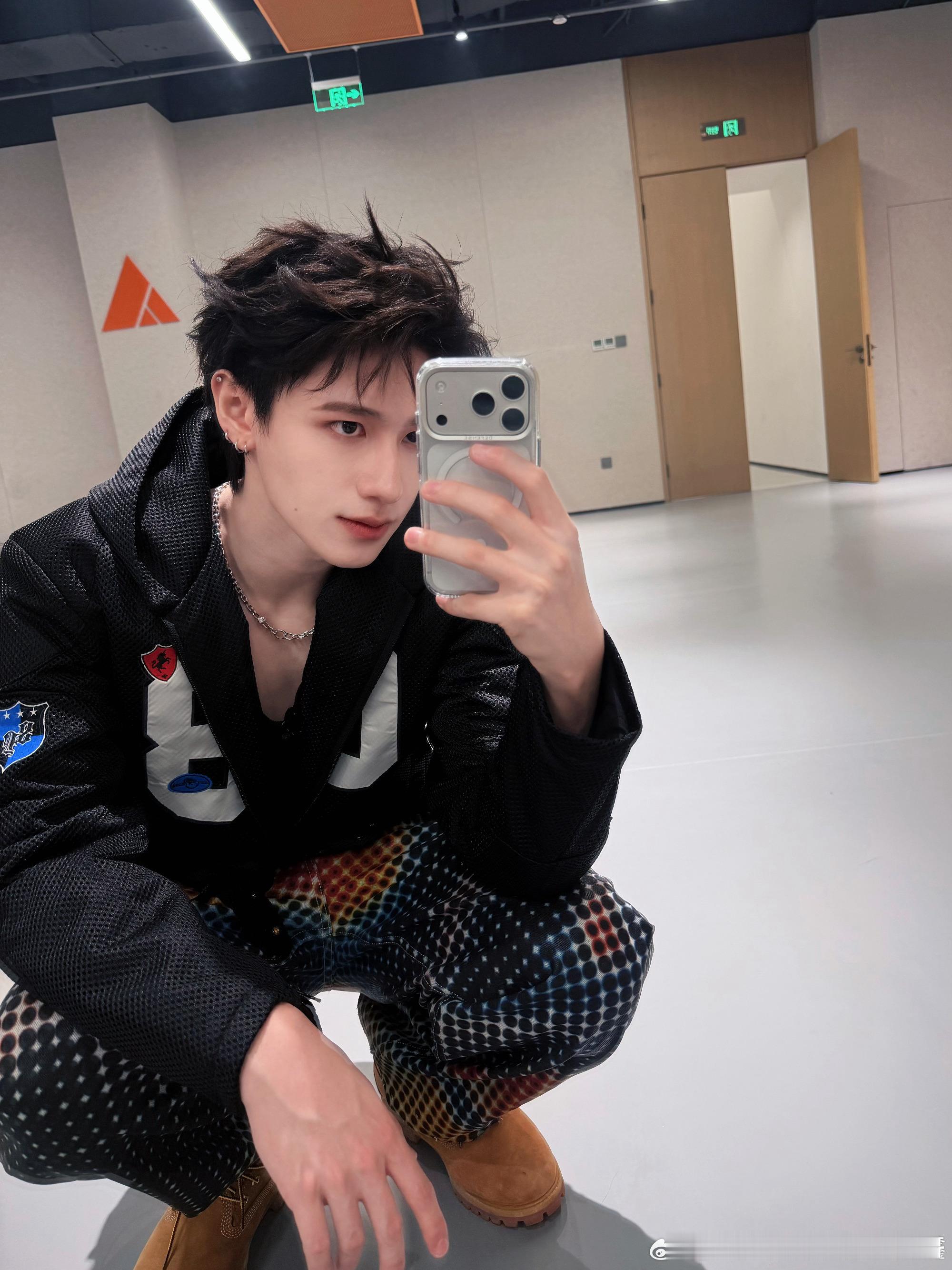 朱志鑫蛮帅的个子也高，楼三代唯一能演戏的脸 