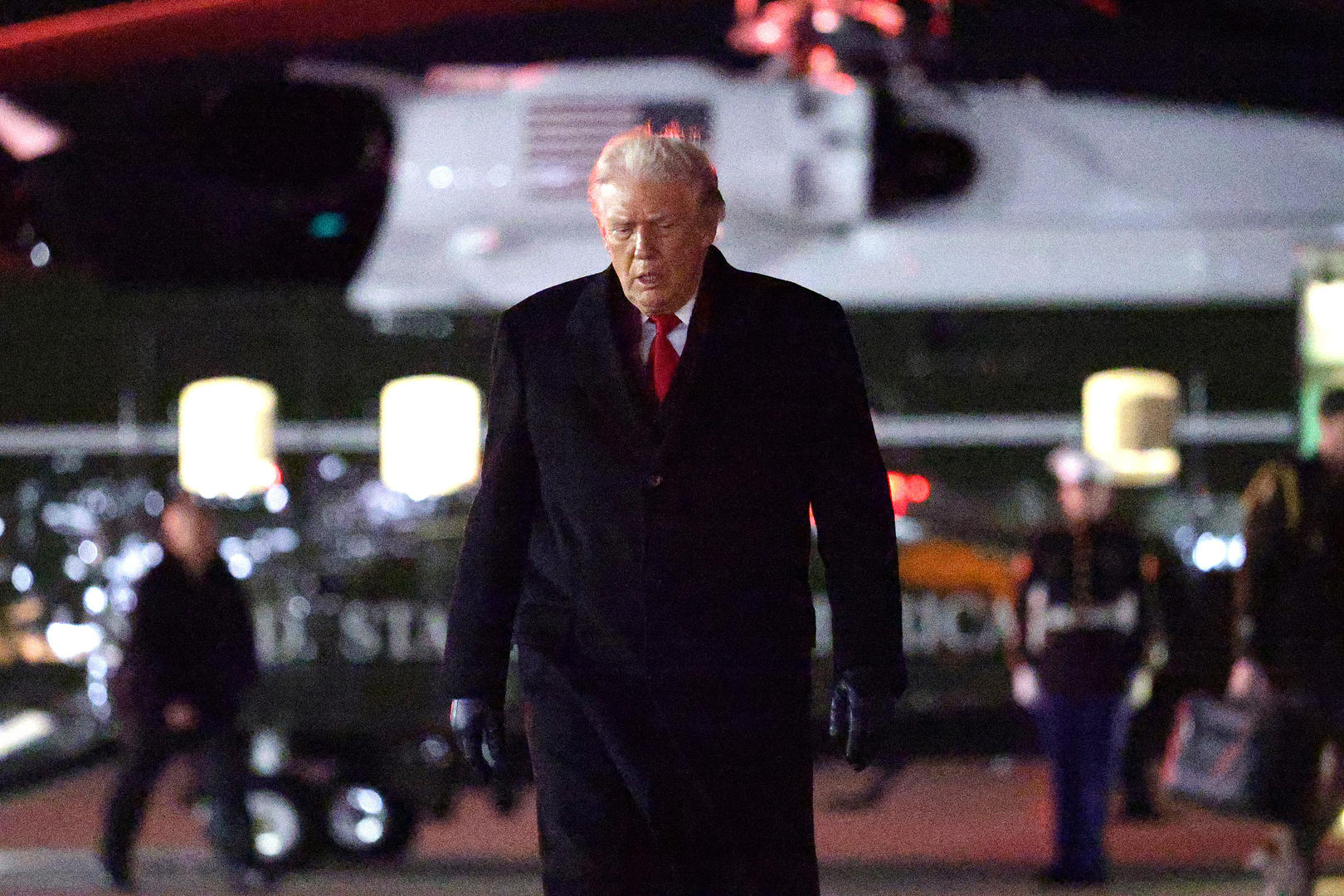 特朗普受访聊嗨了:北约“叫我爸爸”,自己10分钟从英特尔赚400亿美元