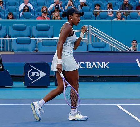 高芙 3-6，6-0，6-1帕克斯
在输掉第一盘后，
终于找到了自己的节奏。
她