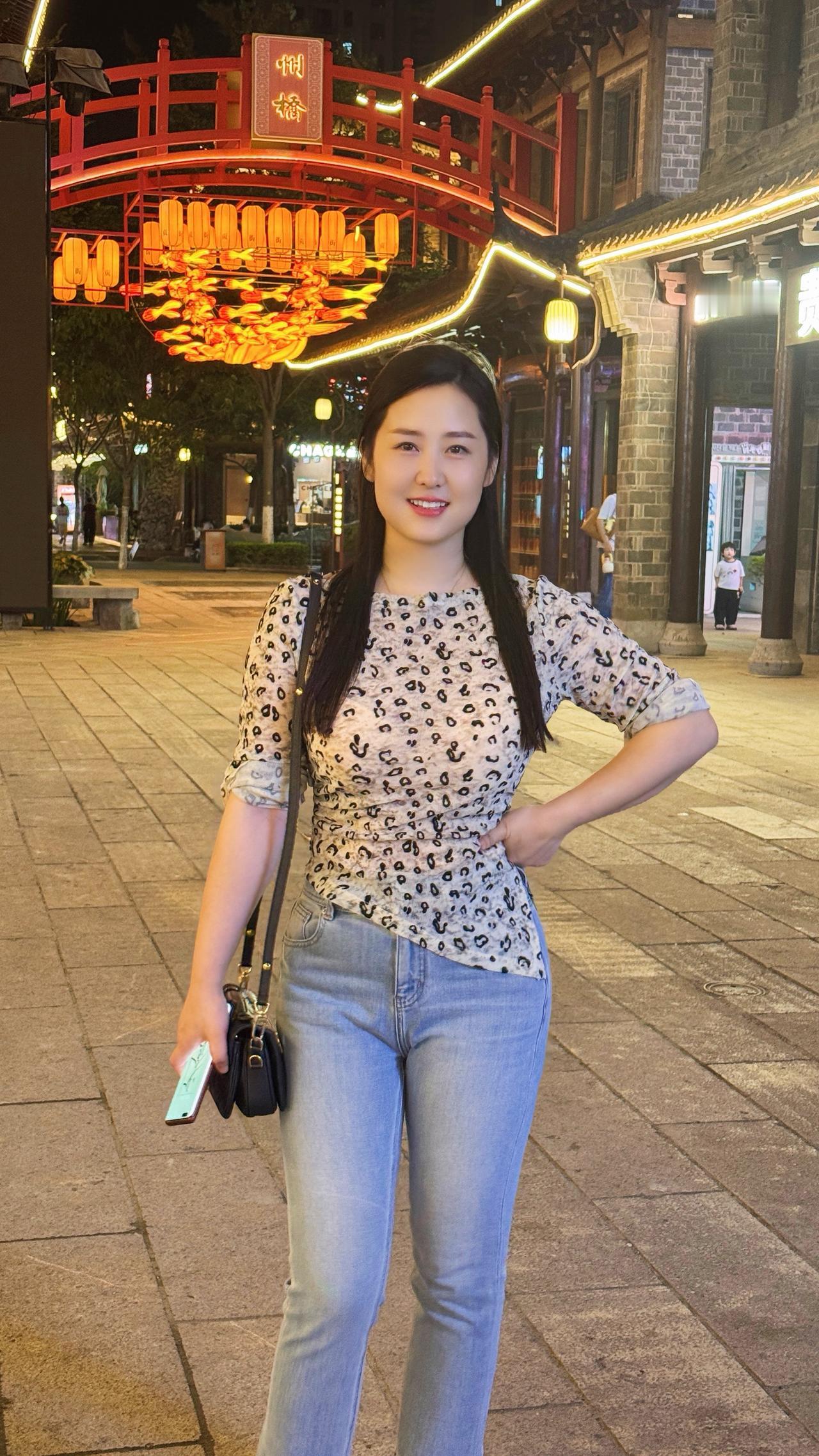 没有很懂事，只是很能忍，生活敬我是条女汉子，而我心里藏着弱女子，会好的