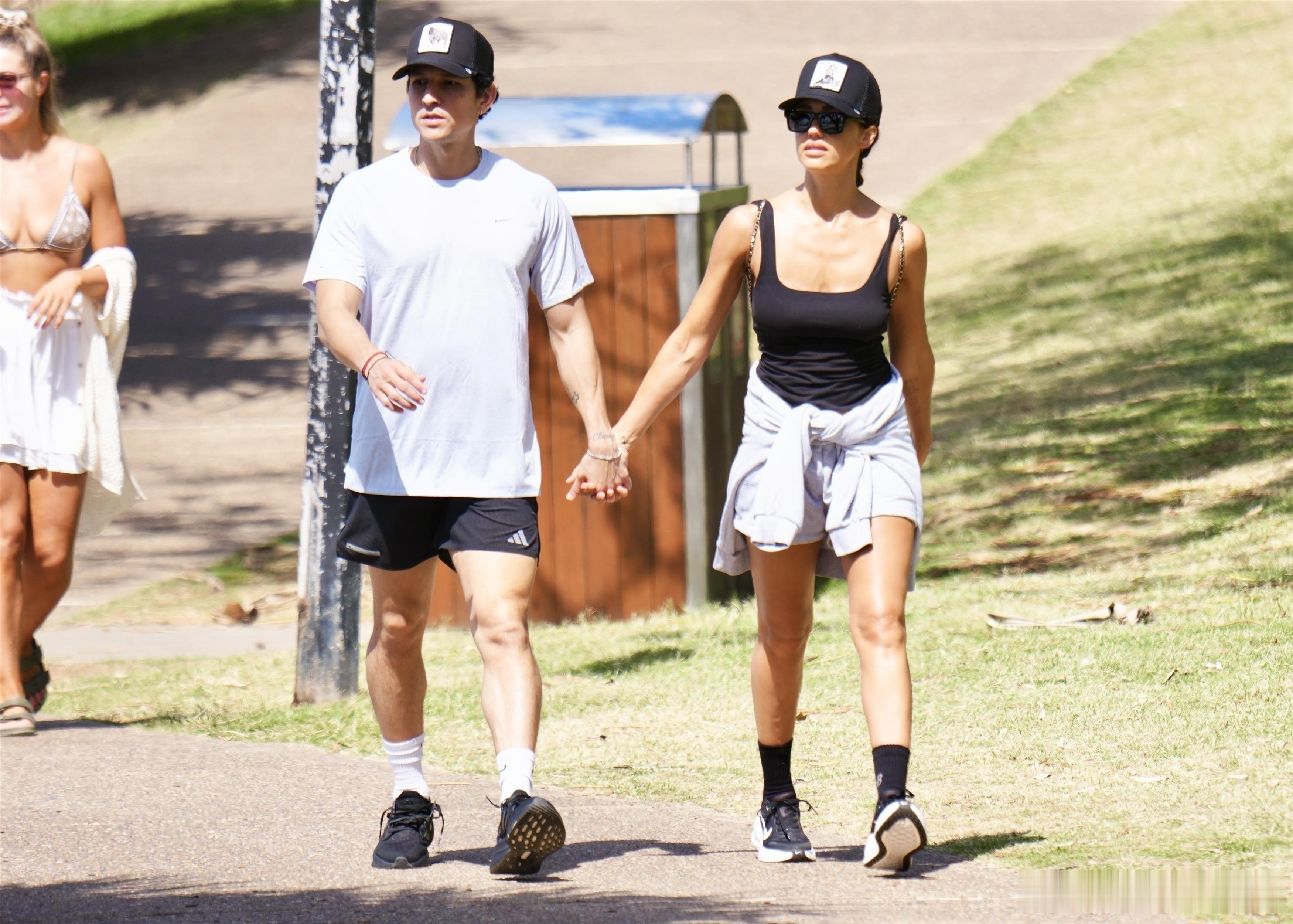 Jessica alba杰西卡阿尔芭和男友Danny Ramirez在黄金海岸外