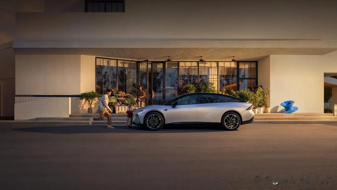 临近年底，车市又掀起了一波降价潮。

但魏建军的一番话，却像一盆冷水，浇醒了不少