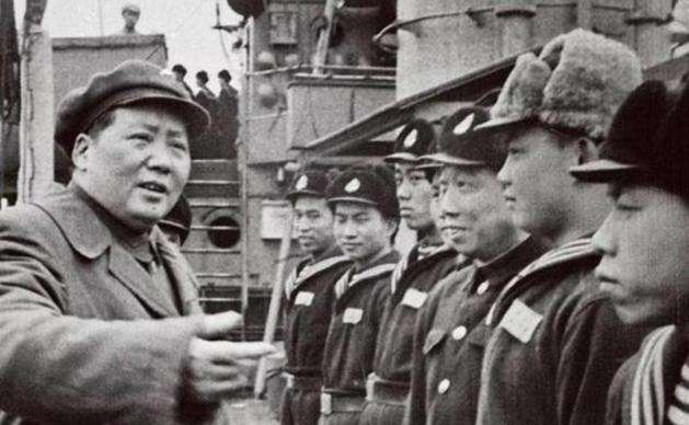新中国欠苏联86亿，50年代末毛主席提出，哪怕是勒紧裤腰带饿肚子，也要提前苏联的