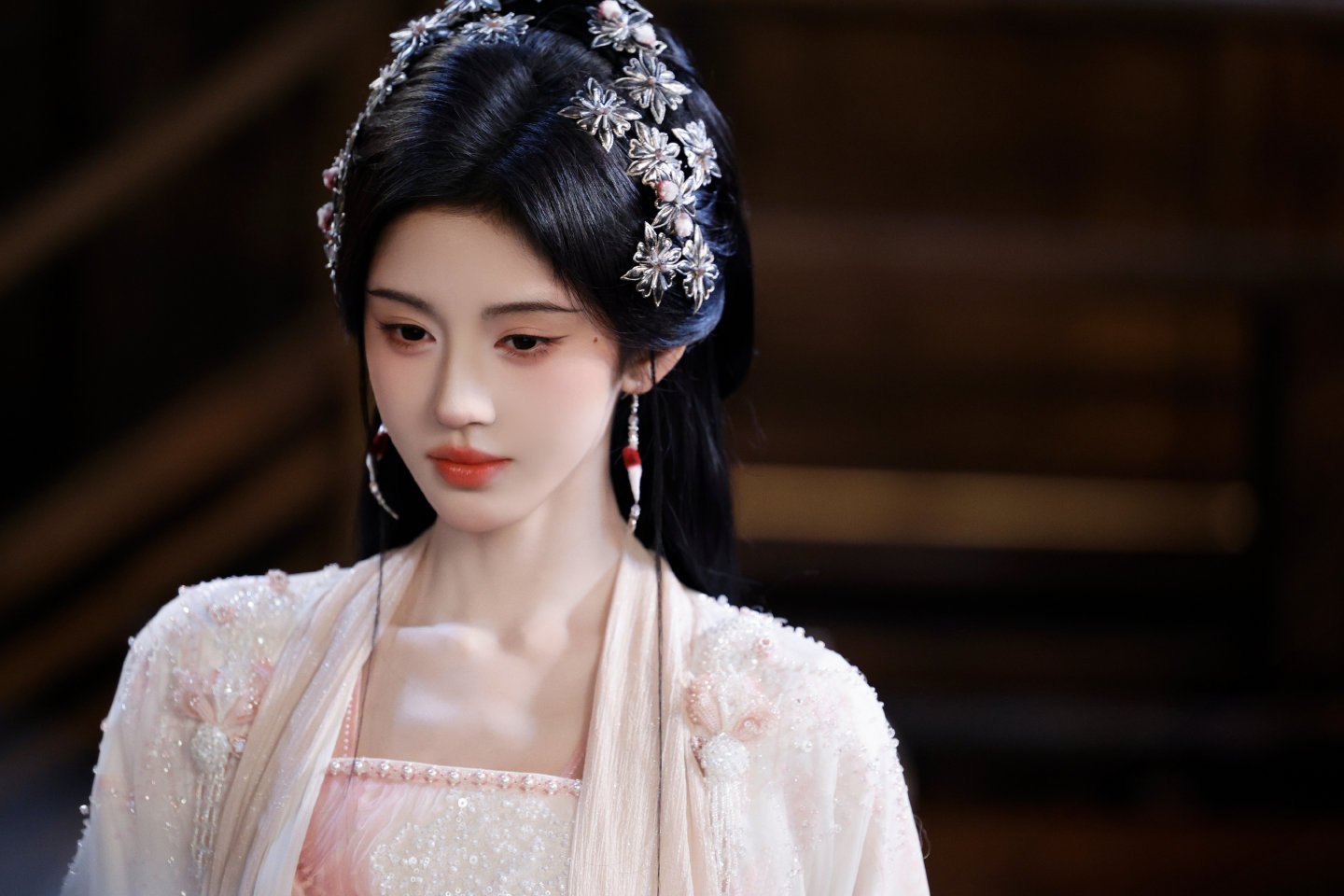 jjy鞠婧祎jjy 鞠婧祎露芜衣 jjy无意间经过把往日笑与泪勾起