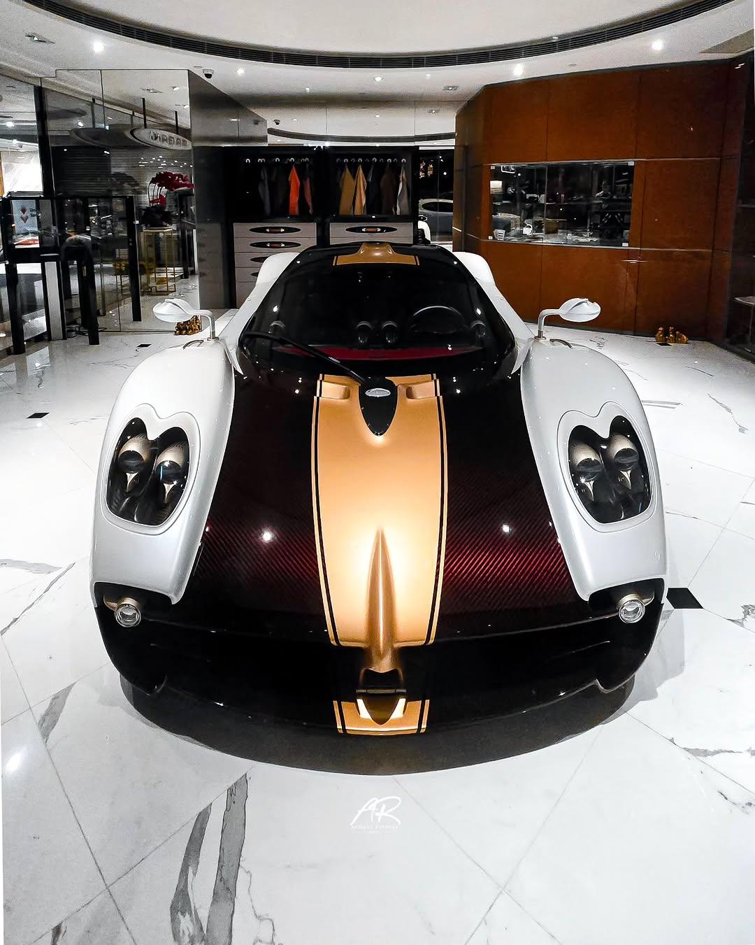 安德鲁泰特选配的Pagani Utopia，显然已被转售给了中国🇨?...