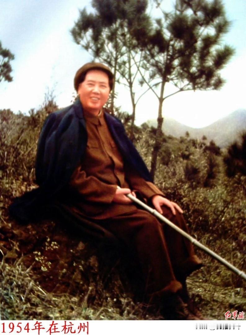 毛主席对家人的严格，藏着对特权的警惕。1955 年，毛主席的女儿想坐公车去学校，