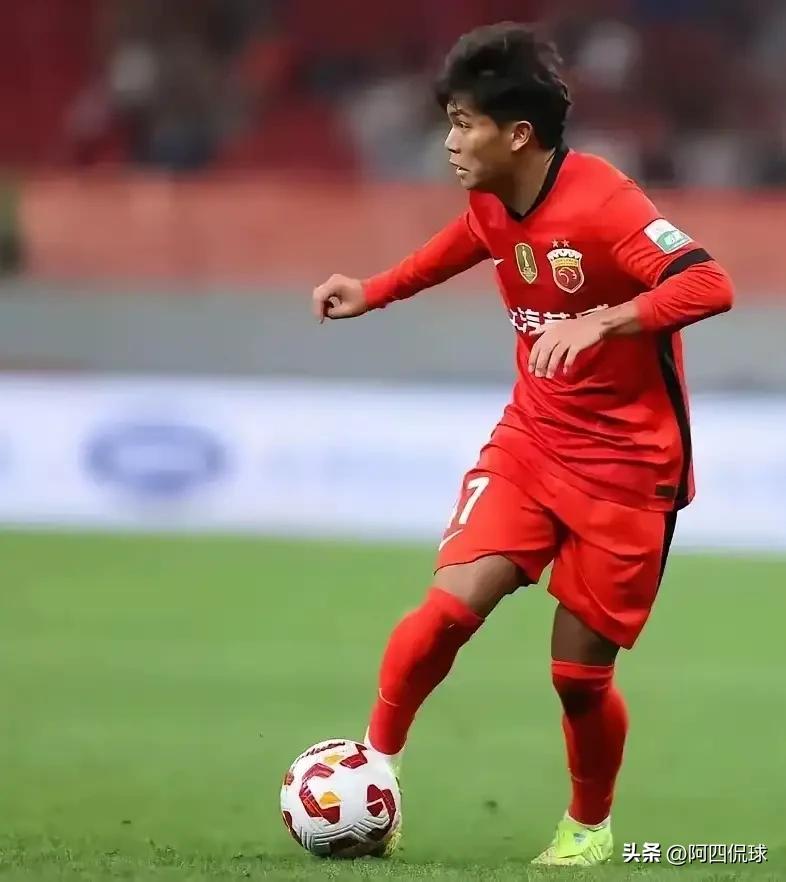 给你机会你不中用啊！中超联赛第一轮，上海海港对阵河南队得比赛，下半场替补登场的蒯