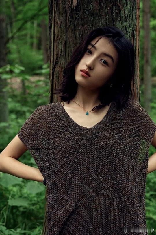 张子枫又来支持彭昱畅了真的被暖到！张子枫每次都来支持彭昱畅的新片，这次发言里的真