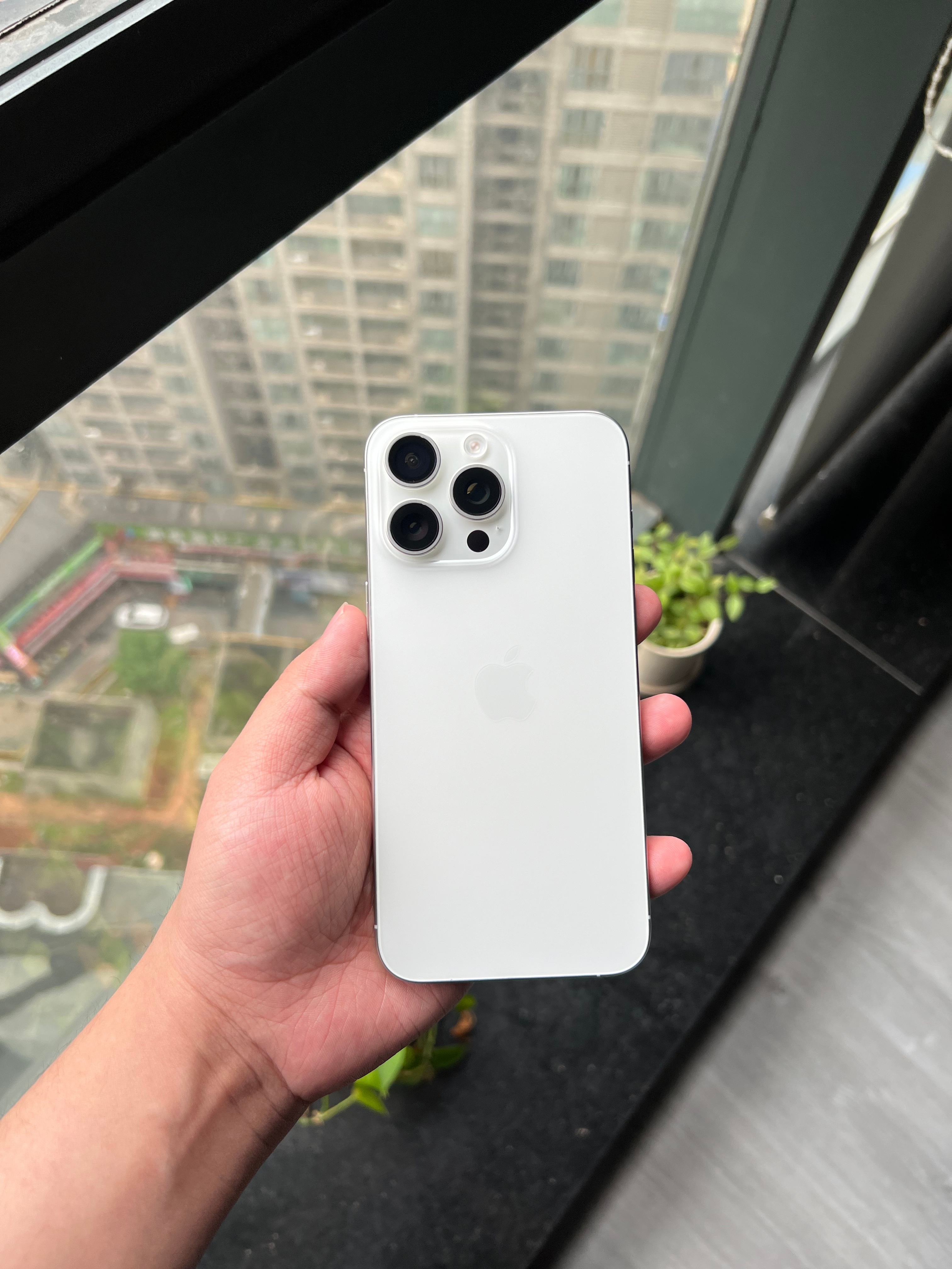 国行iPhone15 Pro Max 256G 白色，98新全套，屏幕完美，中框