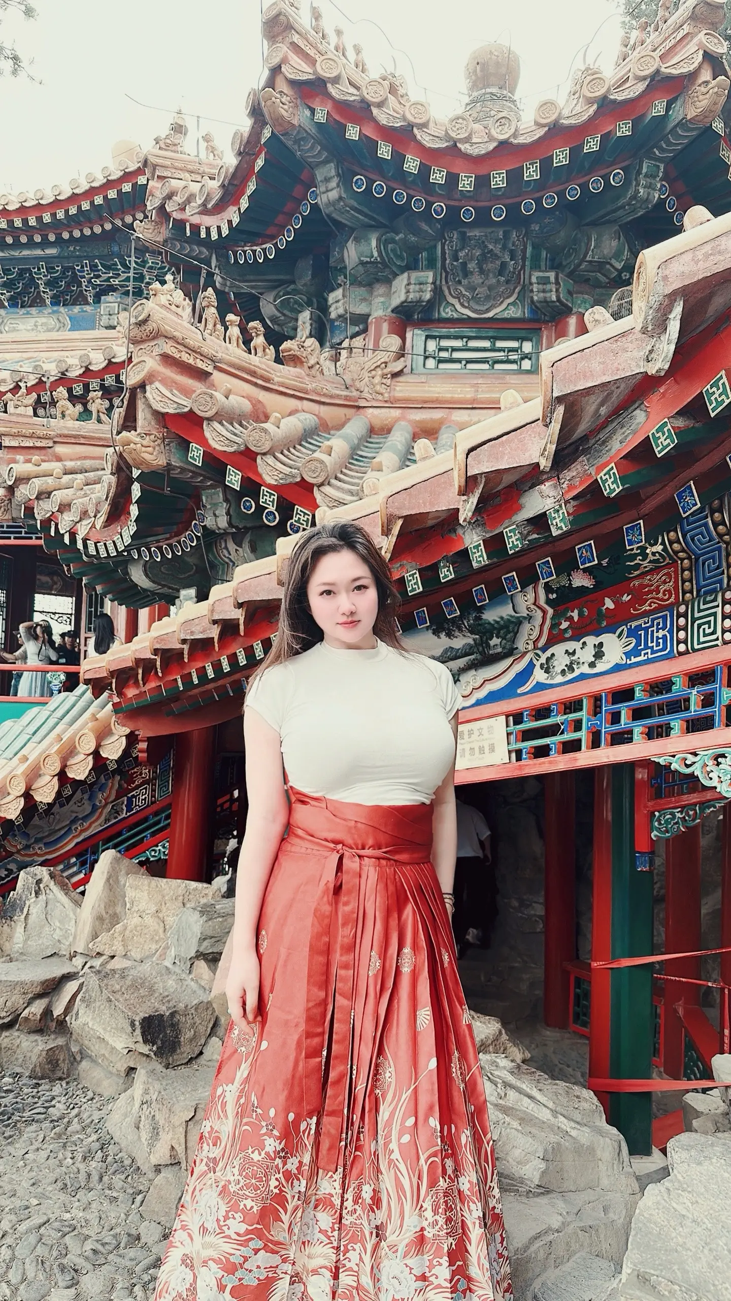 人在画中游，画在景中走