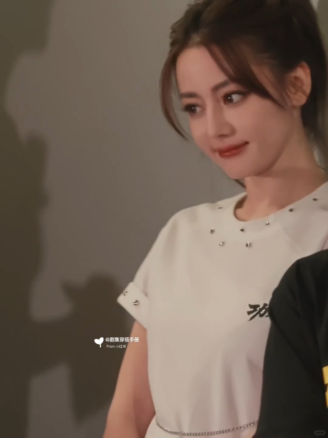 迪丽热巴香港造型请欣赏不到1米距离迪丽热巴的Live 