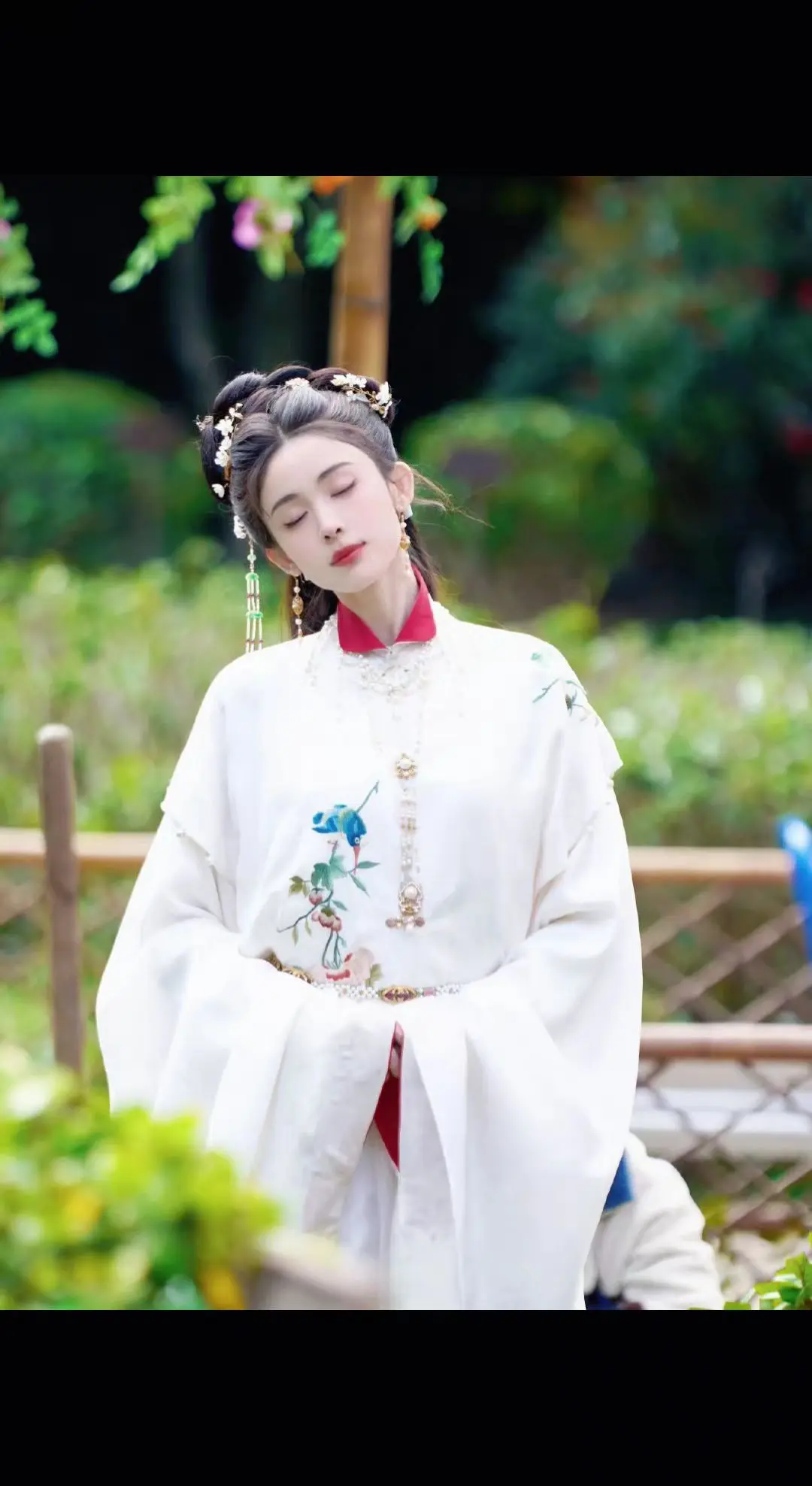 仙女下凡。古力娜扎和这个春天的横店绝配