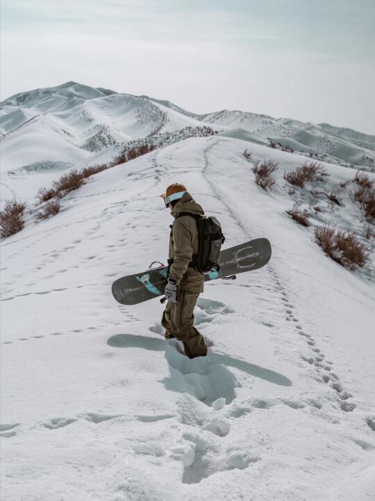 停止情绪内耗，去山顶拍出“滑雪人的背影杀”