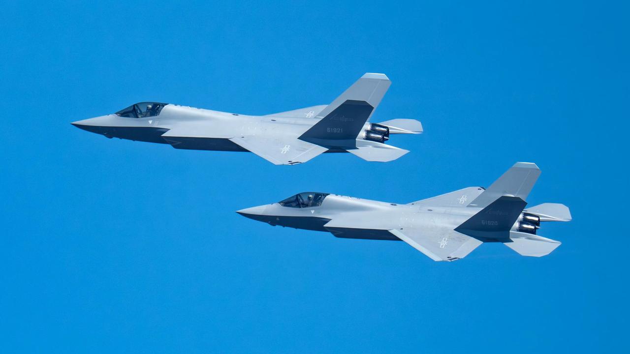 歼-35A双机来了！
后期看看那支部队开始装备歼-35A[赞][赞][赞][赞]