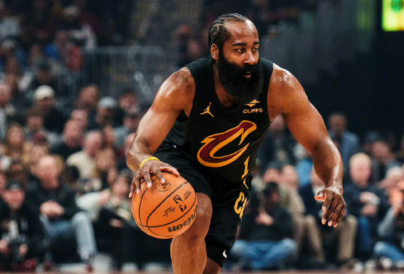 哈登首节3投2中，三分2中1得到5分1助攻