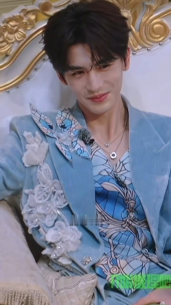 丁程鑫叫张凌赫姐夫张凌赫演渣男 太好了，开推又给凌赫安排渣男角色，给他演爽了，好