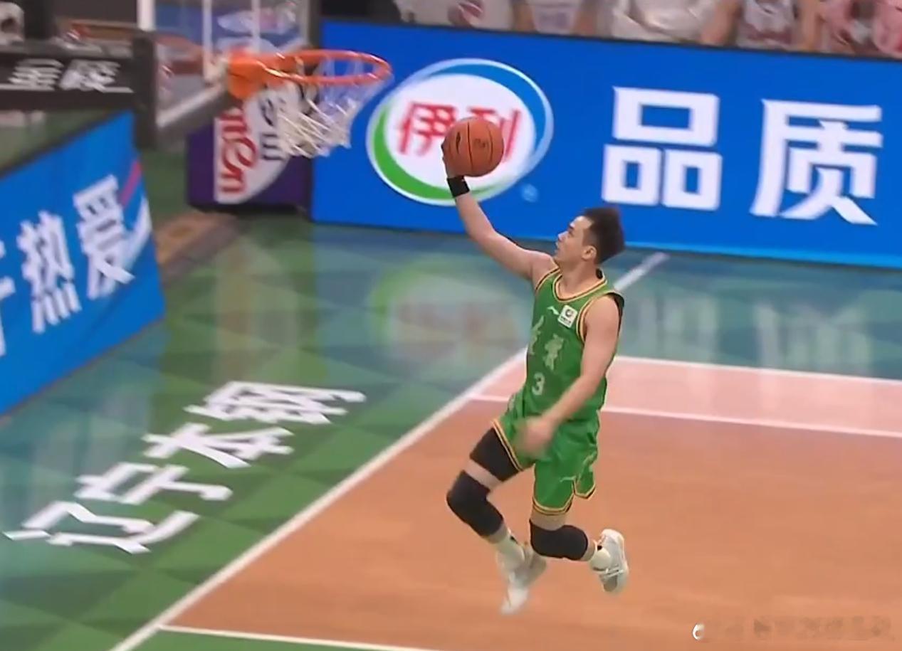 赵继伟复出24分辽宁男篮战胜新疆男篮 赵继伟24分7助攻，三分10中4，辽宁男篮