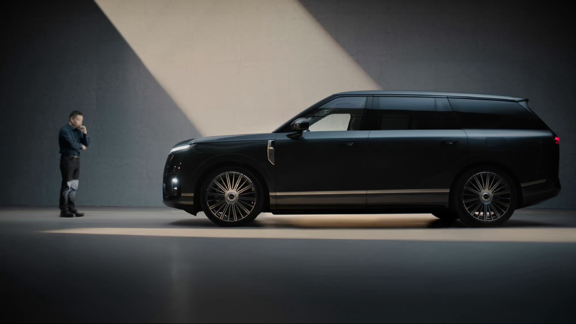 这一张小鹏 GX 的图就非常霸气了我现在也算是看明白了，全尺寸 SUV的用户，第