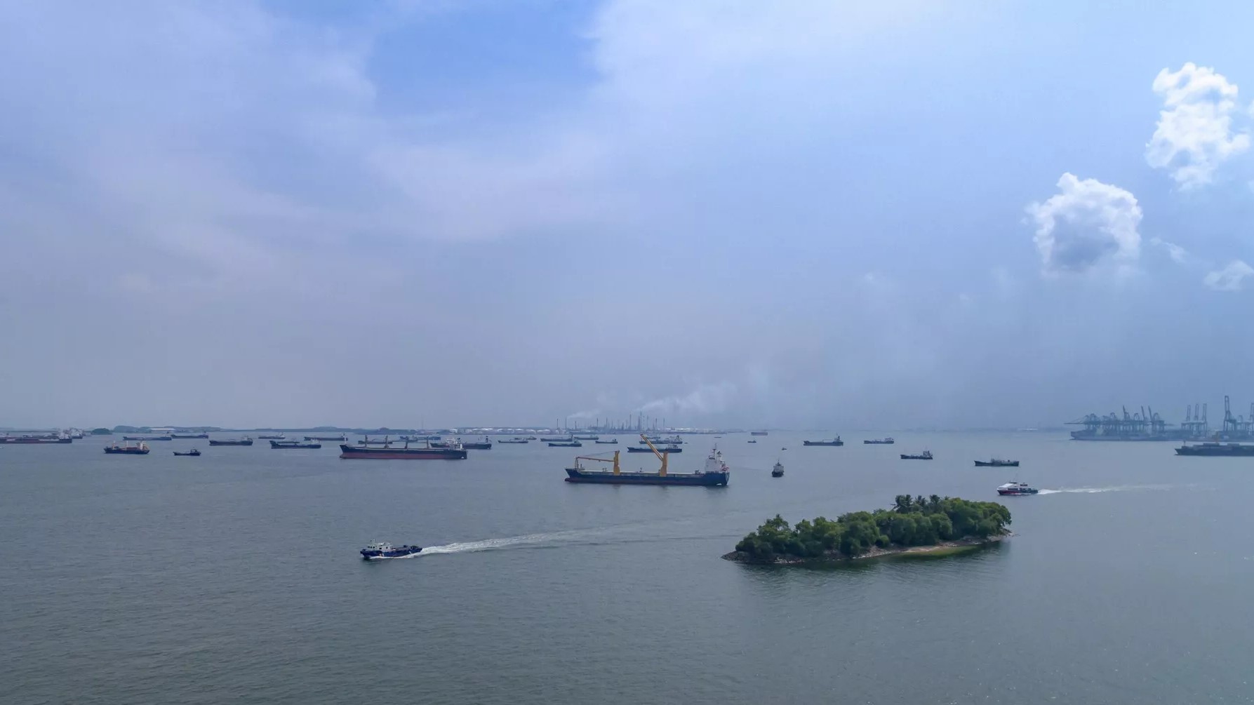 这是来搞笑的？印尼财长提议对马六甲海峡通航收费！好的不学，非要学坏的。因为看到伊