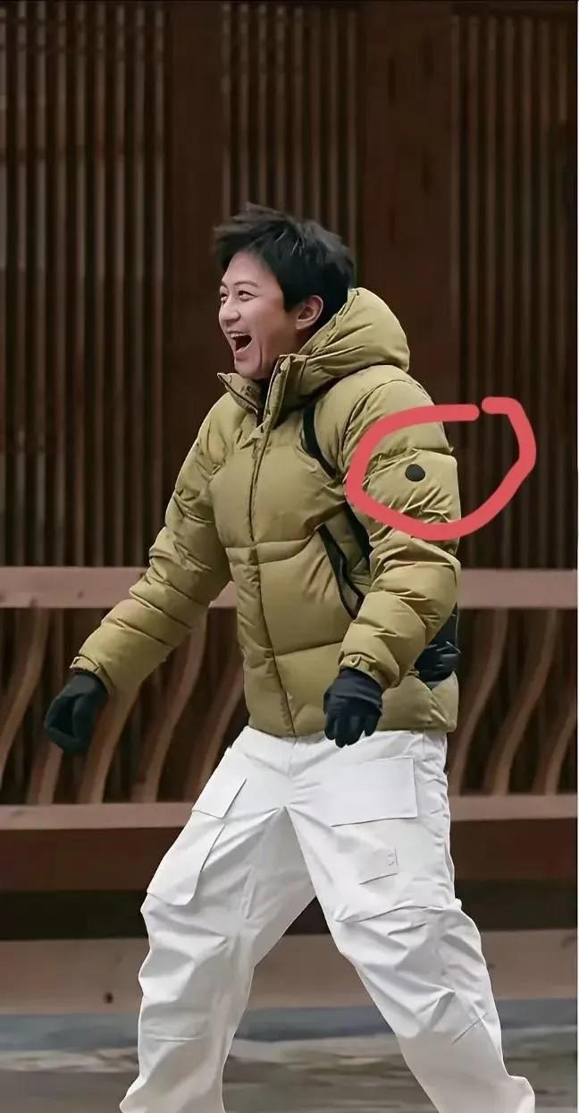 你花1万7买的羽绒服，可能还不如楼下裁缝店里800块的暖和
邓超那件17300元