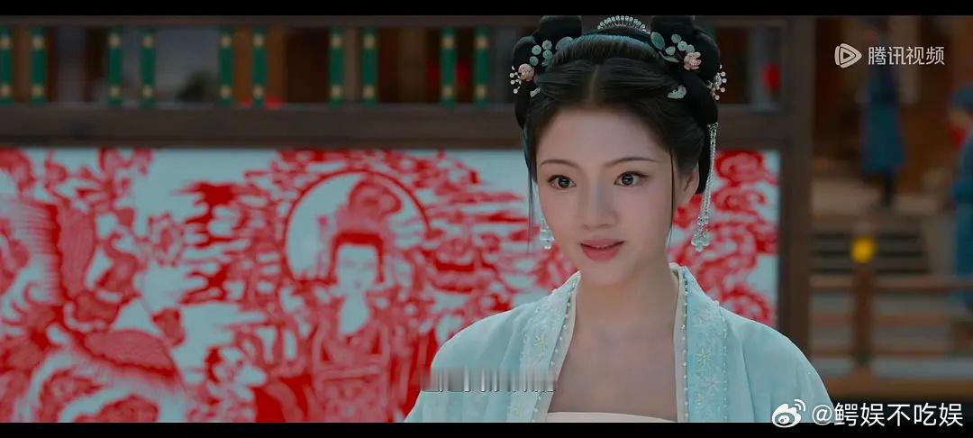 妆造真的很重要，任敏这样看起来是好看的，除了鼻子，脸型还是挺不错的 ​​​