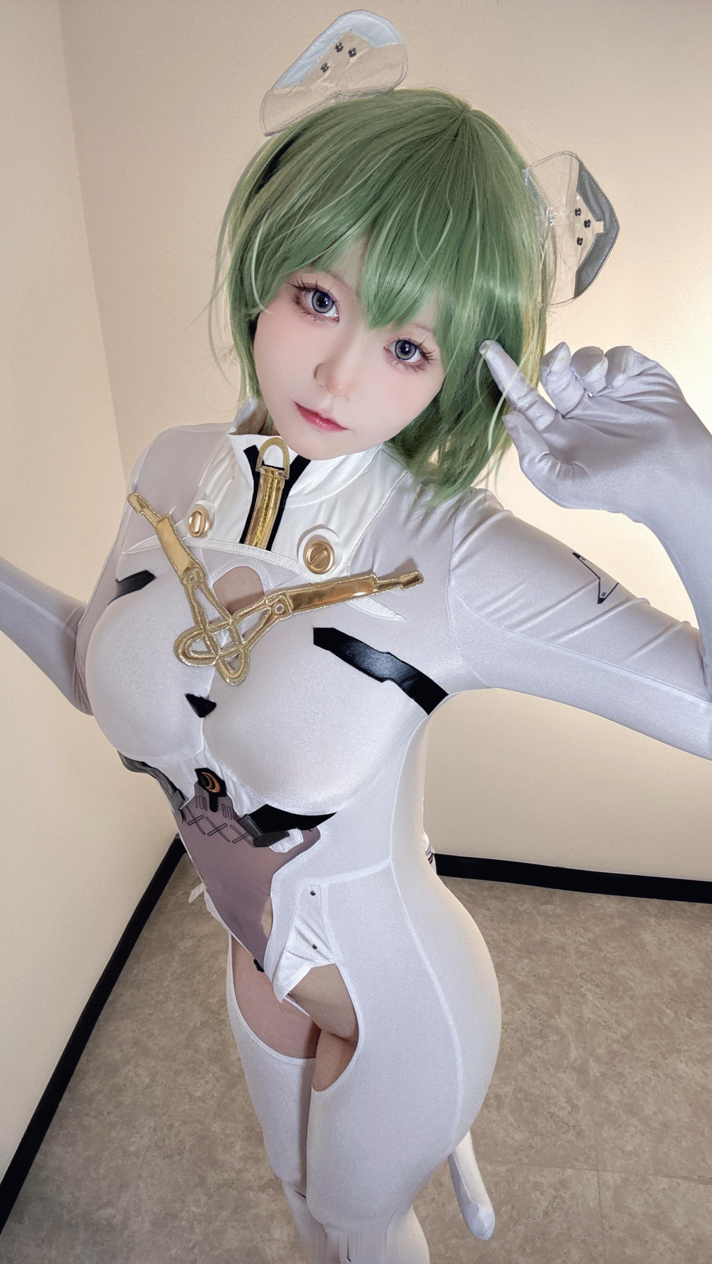 COS[超话] 软乎乎的小猫！碧蓝航线纳西莫夫cosplay ​​​