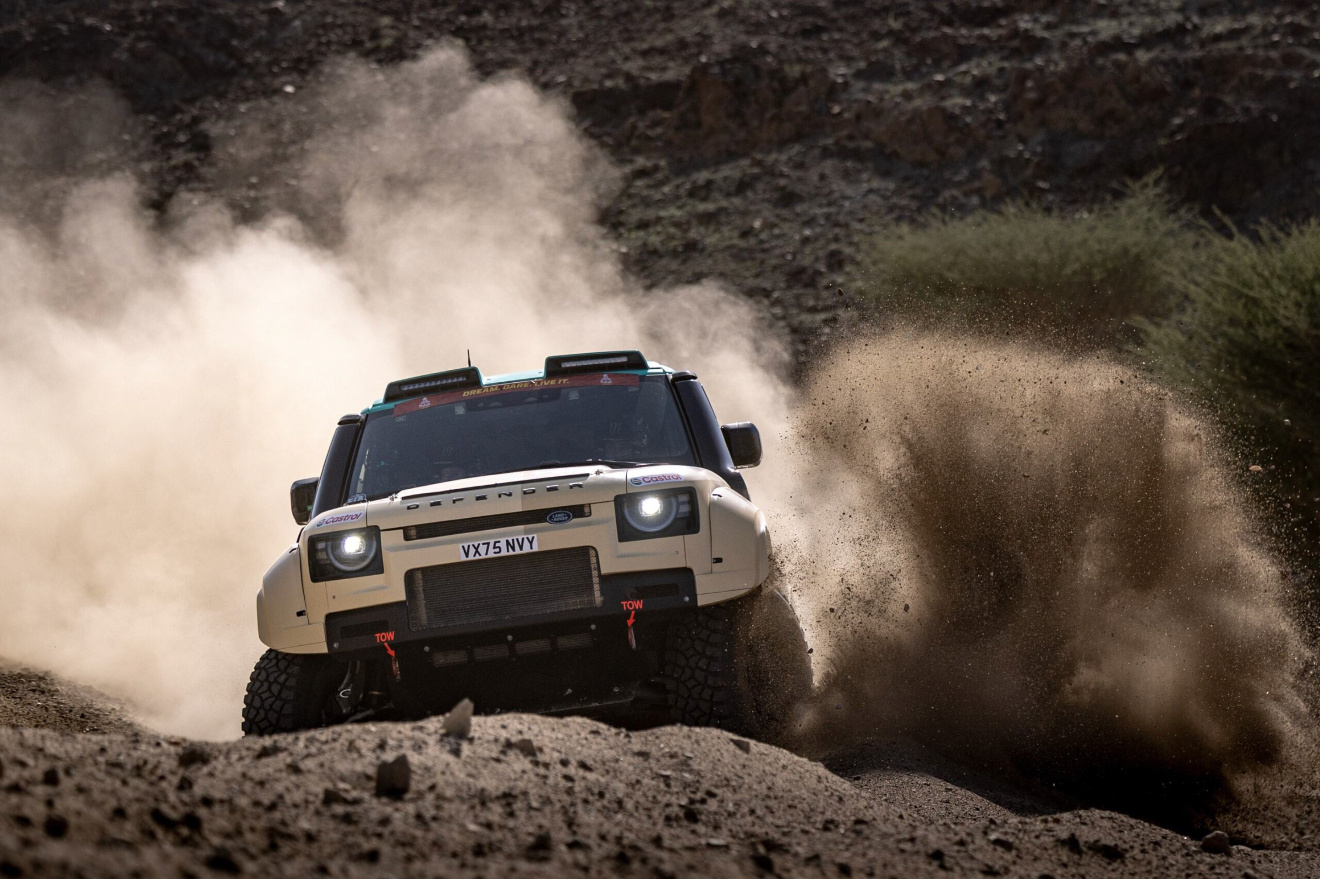 大比例基于量产卫士OCTA打造的D7X-R赛车毫不意外夺得2026达喀尔T2量产