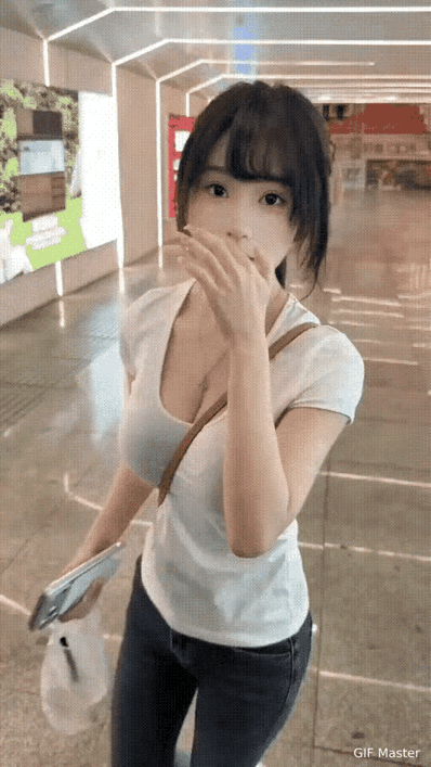 网友：这老婆要是娶到手，不宠上天都说不过去[呲牙]