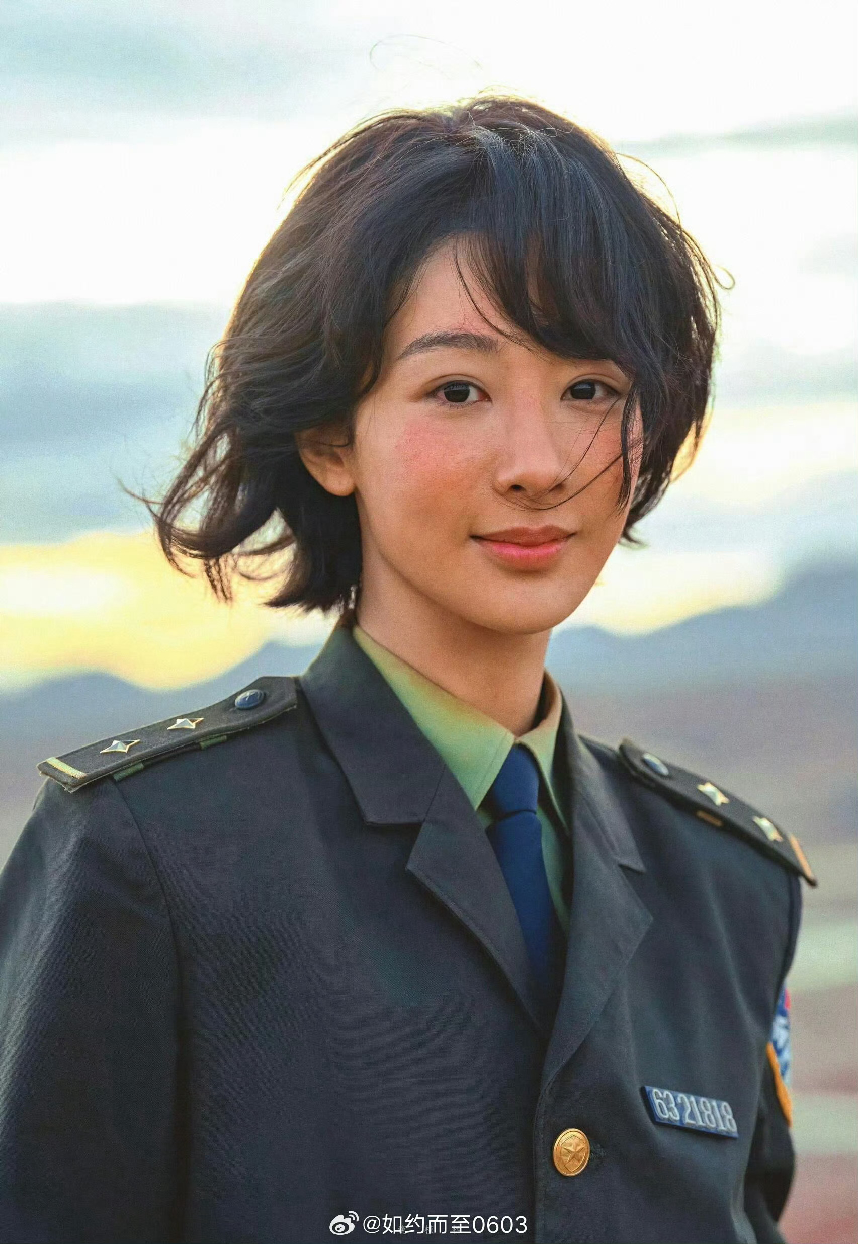 恭喜杨紫恭喜白菊杨紫获得白玉兰视后，恭喜杨紫白菊！杨紫现在身上真的有了大花的气质