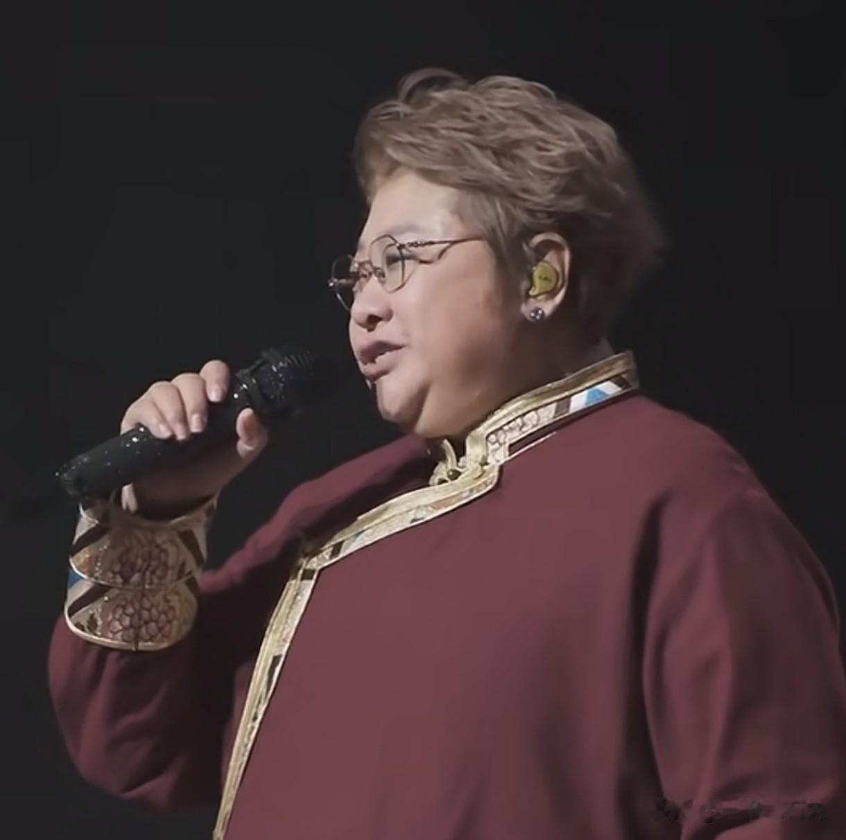 《得饶人处且饶人，
         朋友们口下留德。》
    [微风][微风