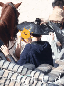 丁禹兮给化妆师挡太阳丁禹兮也太暖了吧！片场给化妆师挡太阳这一下，直接戳中我了，怎