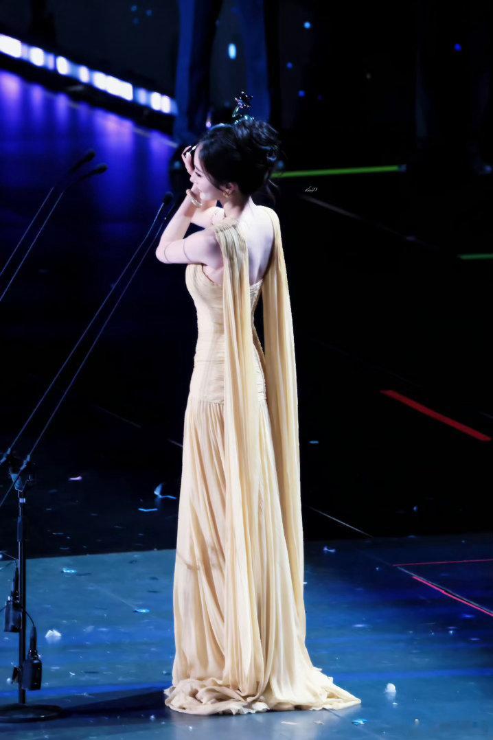 杨幂杨幂冯娷ym杨幂湮儿ym杨幂江山大同ym杨幂世人皆寻月光与浪漫，而我早已在遇