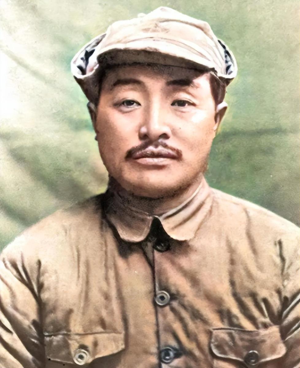 1939年，贺龙打算提拔自己的老部下担任旅长时，毛主席没有回应，反而问了一句：“
