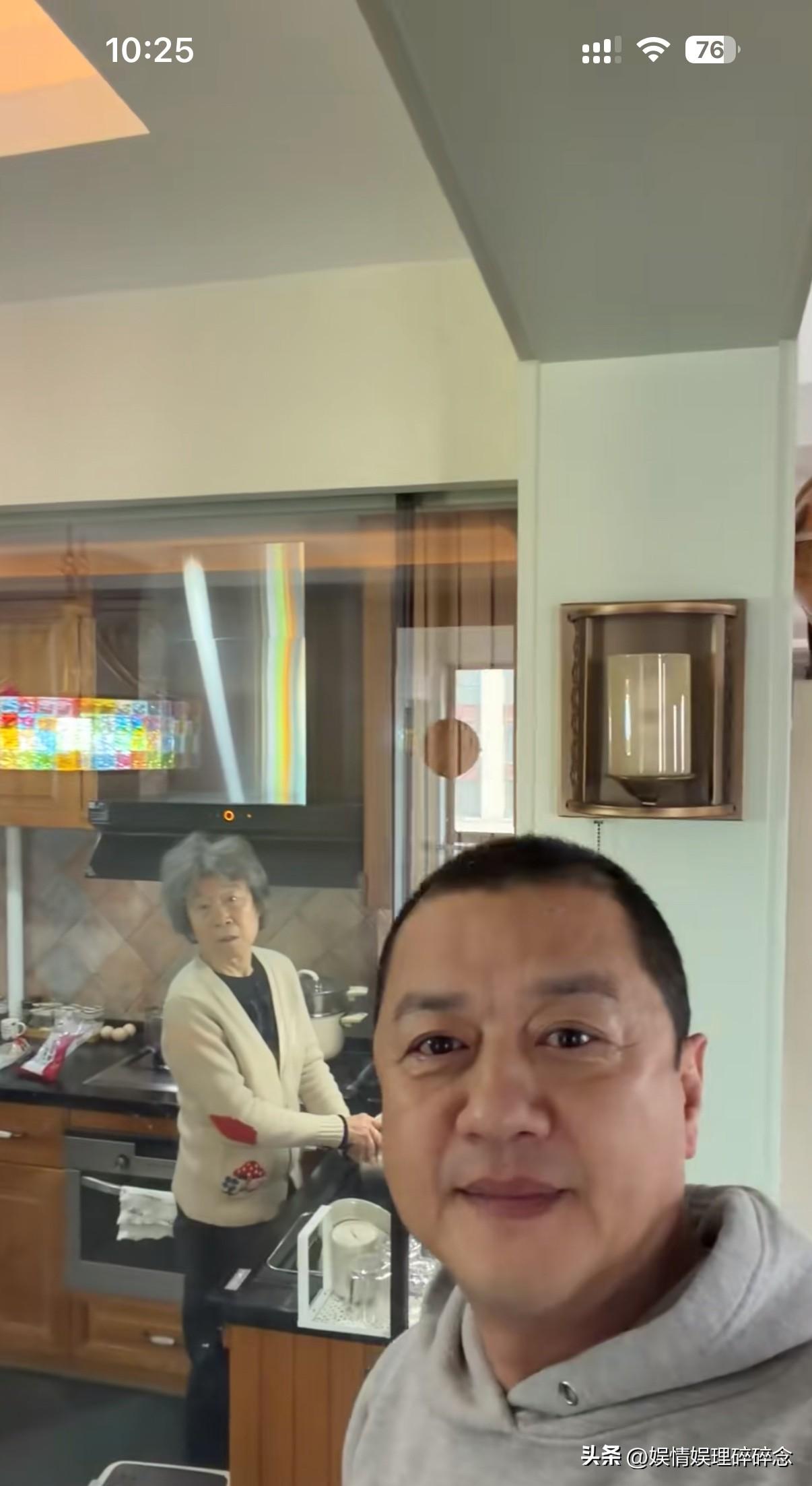 李亚鹏在元宵节更新视频，
不谈直播，不谈嫣然，
却让评论区变成大型泪崩现场……