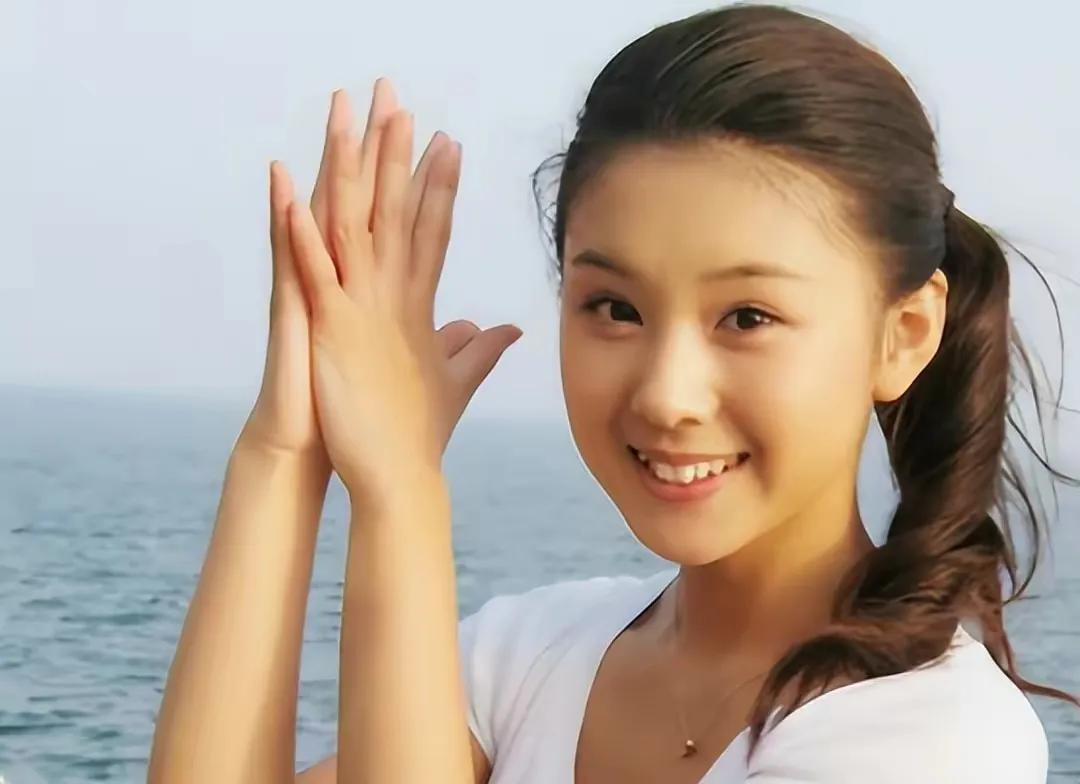她是娱乐圈最干净，最清纯的女明星，出道20年从不接吻戏。她就是李小萌，你喜欢她吗