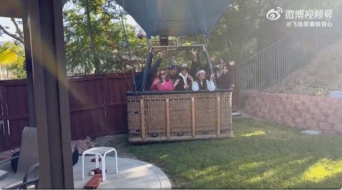 据媒体报道，一名生活在加利福尼亚州特曼库拉的男子走到自家后院时，发现一个热气球吊