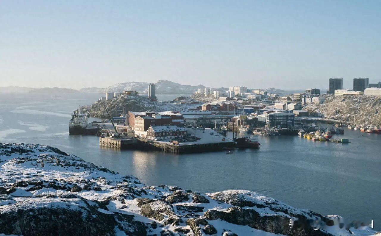 美国盯上格陵兰岛，北约盟友反目成仇，一场风暴悄然降临。
特朗普最近又在提买格陵兰