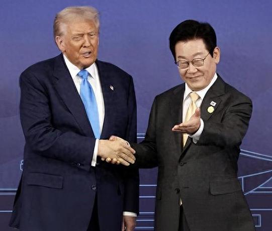 特朗普当众撕破脸怒喷韩国，直言韩国啥忙都帮不上，还拿驻韩美军当借口道德绑架，逼着