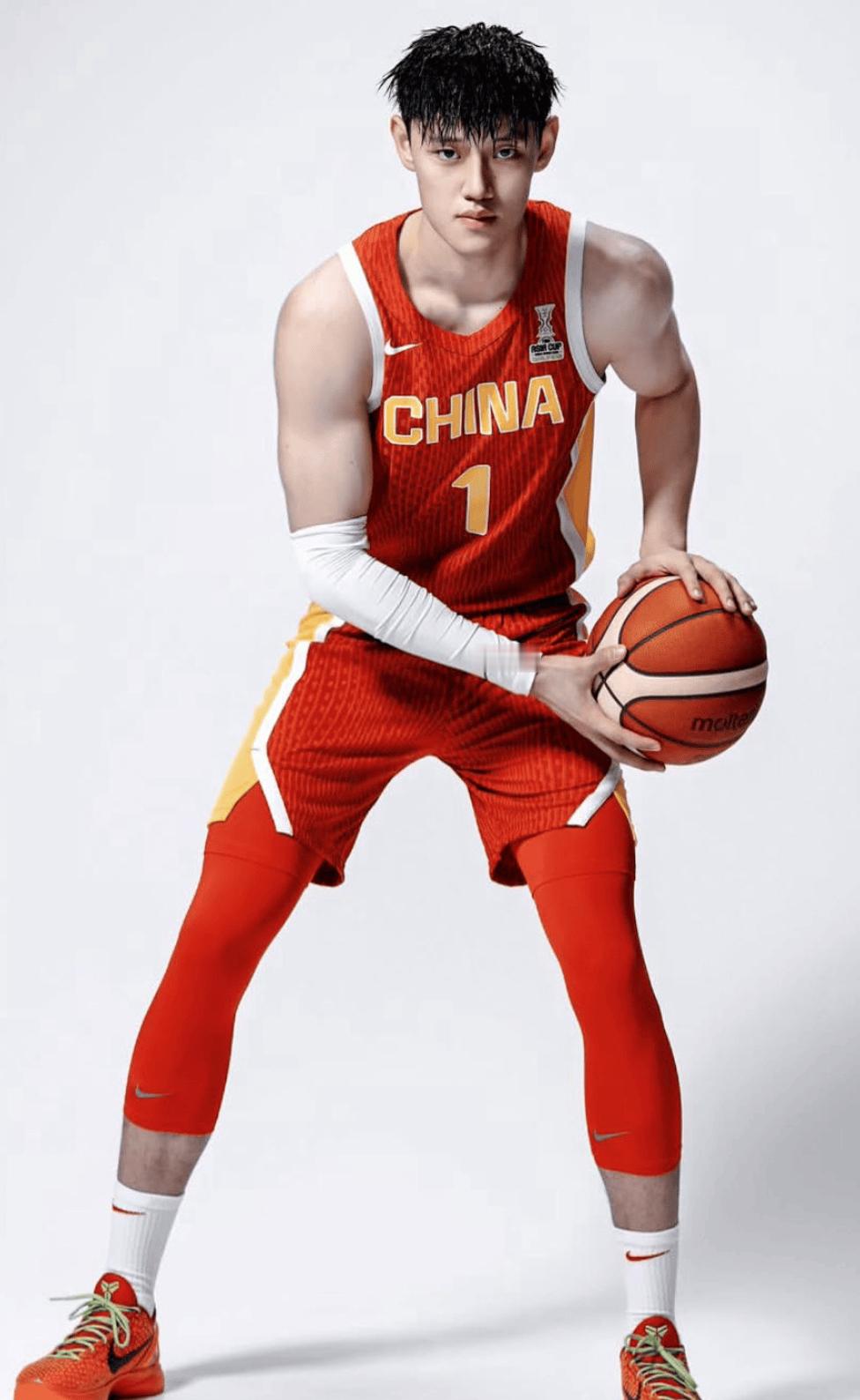曾凡博加盟篮网消息源透露，曾凡博与篮网签下的是一份Exhibit 10合同。Ex