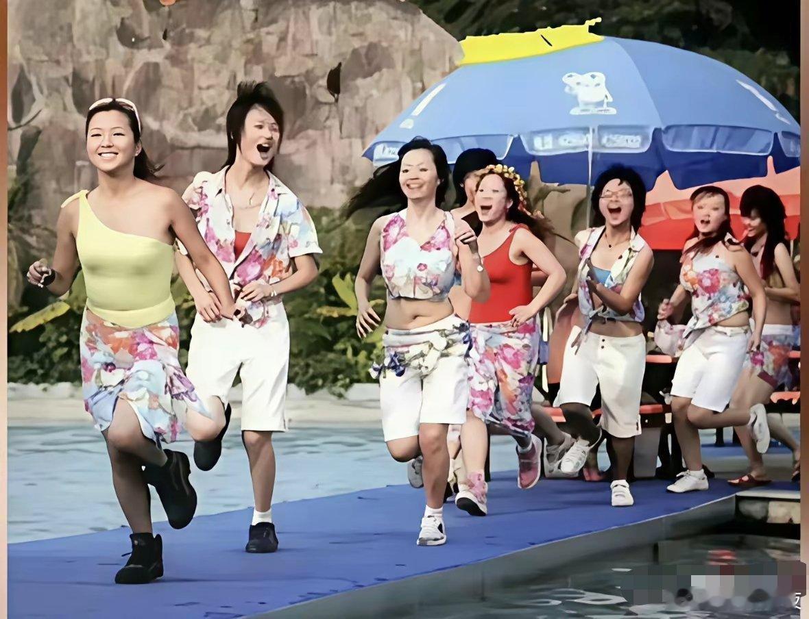 为啥以前不觉得她们土？因为我们更土 ​​​