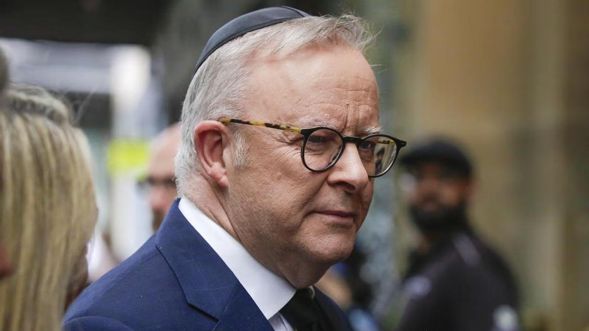 为求原谅，澳总理戴上犹太小帽，却被批“手上沾满鲜血”

为了求得犹太人的原谅，澳