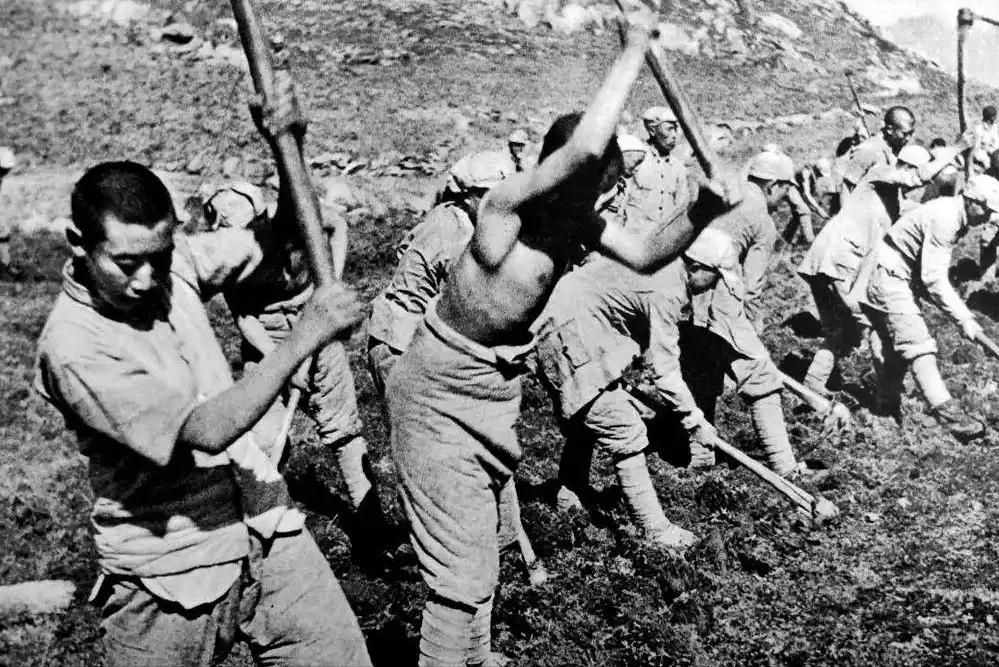 1941年初，王震奉命率领八路军三五九旅进驻南泥湾，守卫陕甘宁边区“南大门”。